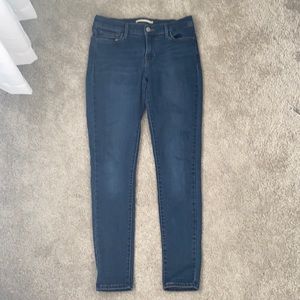 Levi Dark Wash Jeans!!